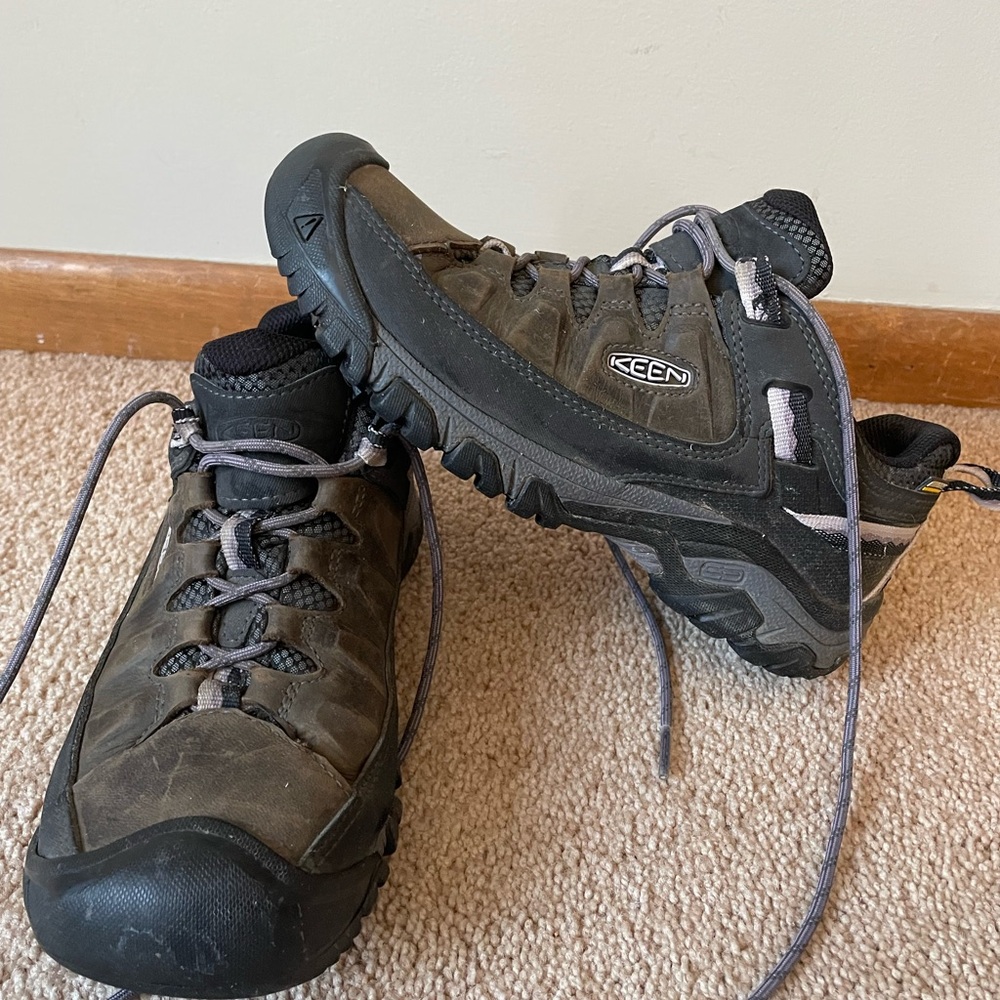 KEEN Targhee Waterproof Hikers - Women’s 10